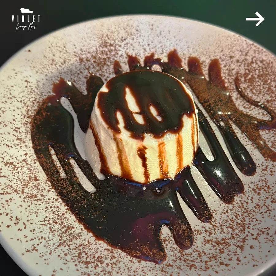 Panna cotta con salsa al cioccolato e cacao