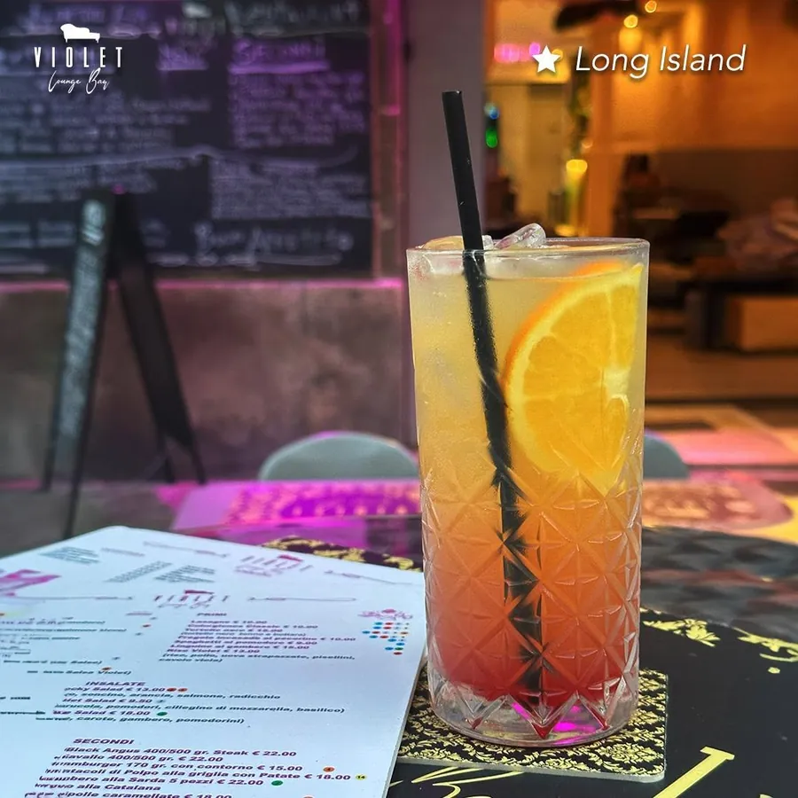 Long Island Iced Tea con fetta d'arancia