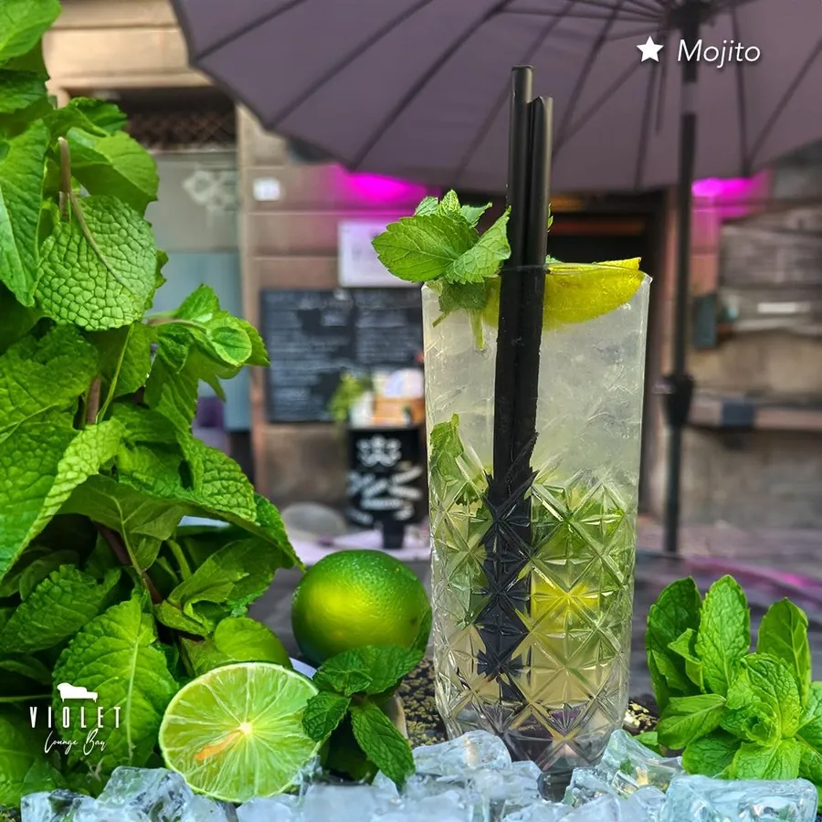 Mojito con lime, menta e ghiaccio
